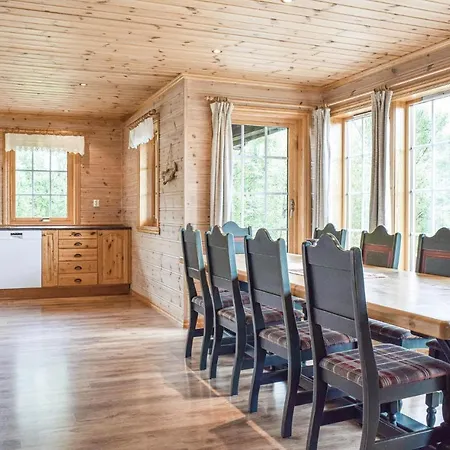 Eikhaugen Gjestegard Holiday home *